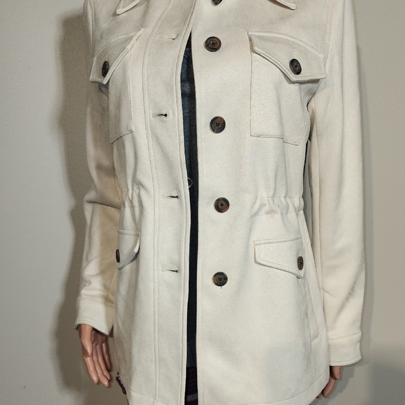 Rachel Cream Utility Jacket with Structured Design - Picture 15 of 15